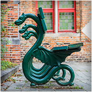 Een bankje naast de Sint-Janshospitaal in Brugge, © Arno Lucas