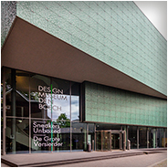 Entree van het Design Museum, © Arno Lucas