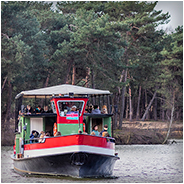 Tijdens je bezoek aan de Beekse Bergen kan je gebruik maken van een safariboot, © Arno Lucas