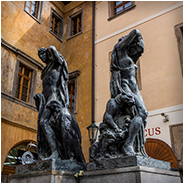 Sousoší Den a Noc v Ungeltu v Praze, © Arno Lucas