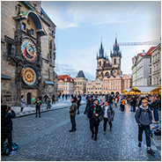 Het Oude Stadsplein (Staromestske Namesti) met links de Astronomische klok, © Arno Lucas