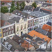Het Zwanenbroedershuis gezien vanaf de Sint-Janskathedraal | Een Avontuurlijke Klim, © Arno Lucas