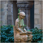 Een beeld in de tuin van Abdij Rolduc, © Arno Lucas
