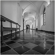 Een iets creatievere foto van één van de gangen bij Abdij Rolduc, © Arno Lucas