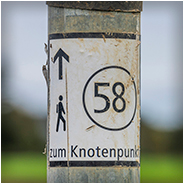 Onderweg kwamen we deze paaltjes tegen, © Arno Lucas