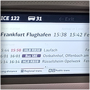 Tijdens een treinrit door Duitsland werd ik geïnformeerd via dit soort schermen, © Arno Lucas