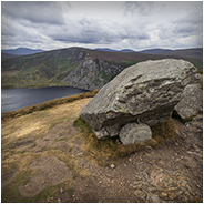 J B Malone Memorial met uitzicht op Lough Tay, © Arno Lucas