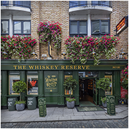 The Whiskey Reserve naast The Temple Bar, © Arno Lucas