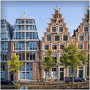 Typisch Hollandse gebouwen aan de Gravestenenbrug in Haarlem, © Arno Lucas