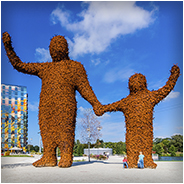 Twee gigantische standbeelden op de Floriade Tuinbouw Expo 2022, © Arno Lucas