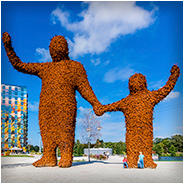 Twee gigantische standbeelden op de Floriade Tuinbouw Expo 2022, © Arno Lucas