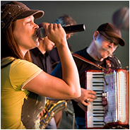 Een optreden tijdens het Slokdarmfestival in 2008, © Arno Lucas