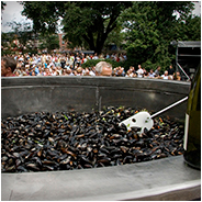 De grootste mosselpan ter wereld tijdens het Slokdarmfestival in 2008, © Arno Lucas