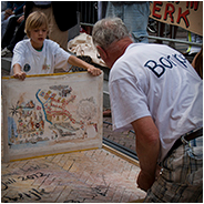 Het wereldrecord grootste stoepkrijttekening tijdens het Slokdarmfestival in 2012, © Arno Lucas