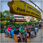 Een leuke tijdelijke terras in het Julianapark tijdens Fabriek Magnifique in 2016, © Arno Lucas