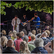 Nausyqa trad op het Kerkplein op, © Arno Lucas