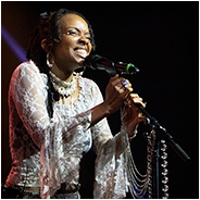 Jamila Woods trad op in de zaal Darling, © Arno Lucas