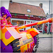 Carnavalsoptocht in Dwergonië, © Arno Lucas
