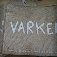 Boekje 'Varken!' over gerechten met het Bossche varken (gewonnen prijs bij fotowedstrijd); ontvangen bij De Wereld van Jeroen Bosch, © Arno Lucas