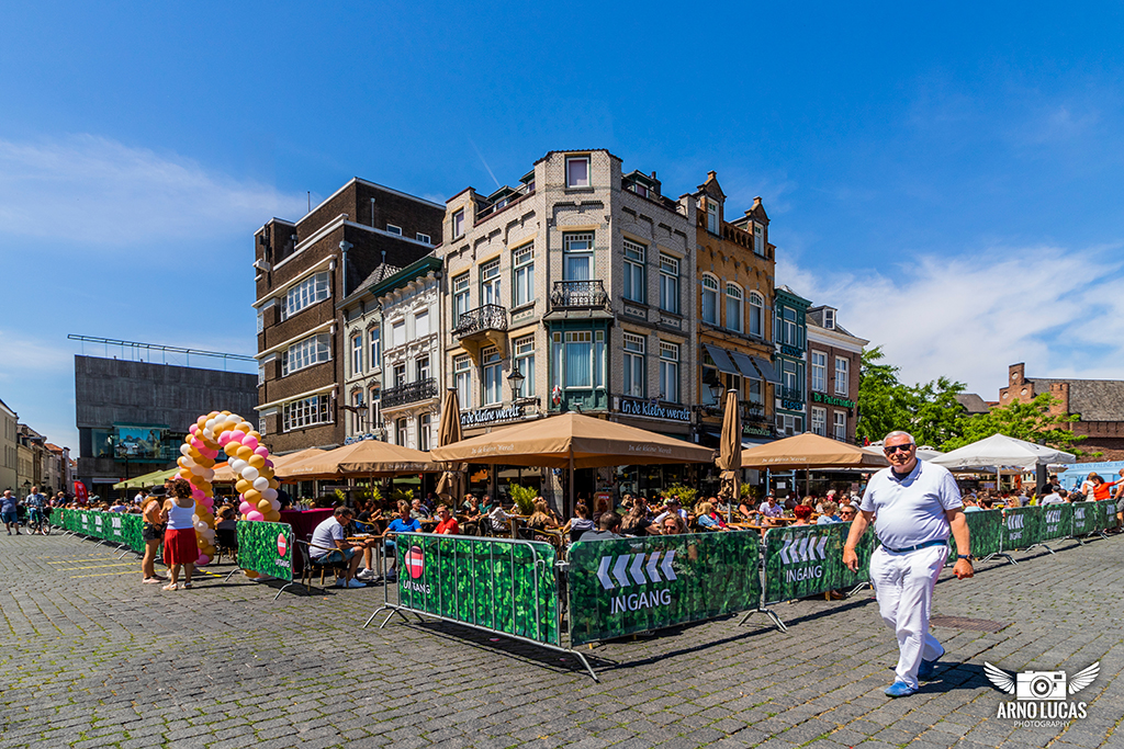 Zoek de 5 verschillen - De Markt in 's-Hertogenbosch, © Arno Lucas