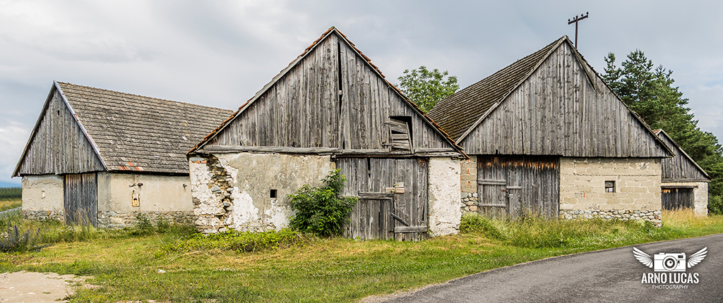 Zoek de 5 verschillen - Schuurtjes in Vavrišovo, © Arno Lucas