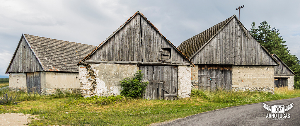 Zoek de 5 verschillen - Schuurtjes in Vavrišovo, © Arno Lucas